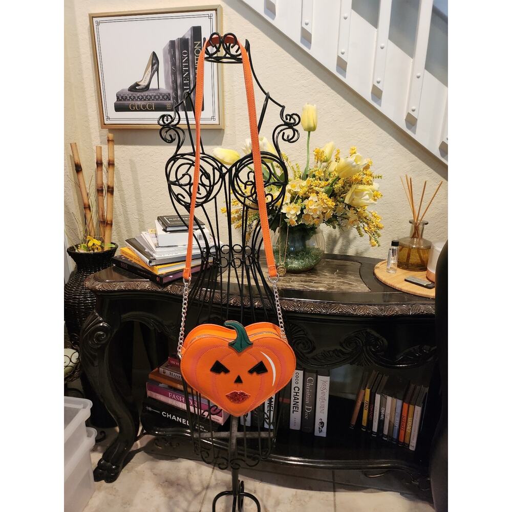 Betsey Johnson Kitsch Pumpkin Crossbody bag - Picture 2 of 5